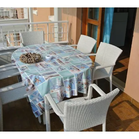 Inviting With Pool Near The Διαμέρισμα Λινιάνο Σαμπιαντόρο