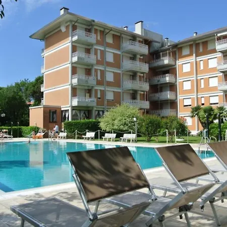 Inviting With Pool Near The * Λινιάνο Σαμπιαντόρο