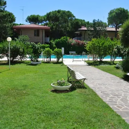 Inviting With Pool Near The Λινιάνο Σαμπιαντόρο